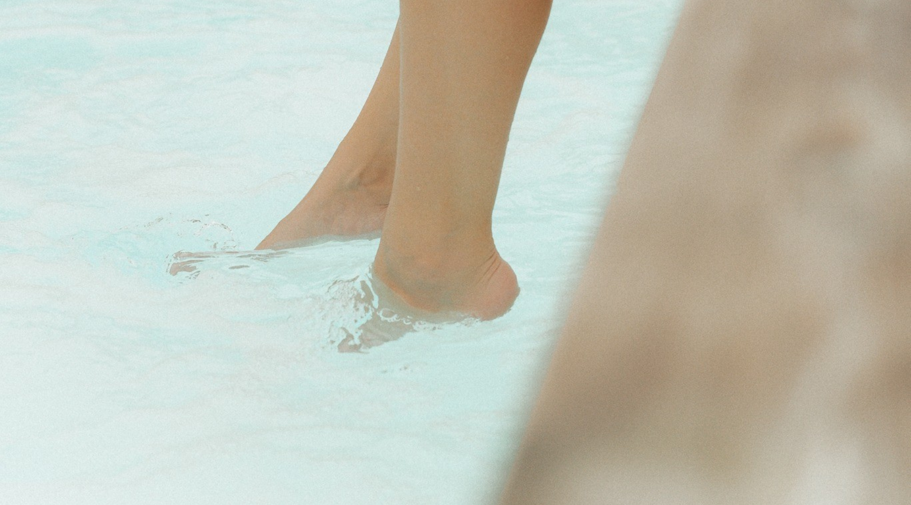 Votre abonnement PAŪS vous permet de revenir aussi souvent que vous le souhaitez grâce à un accès thermal illimité, tout en profitant de 15 % sur vos soins* et massages et de privilèges réservés aux membres.